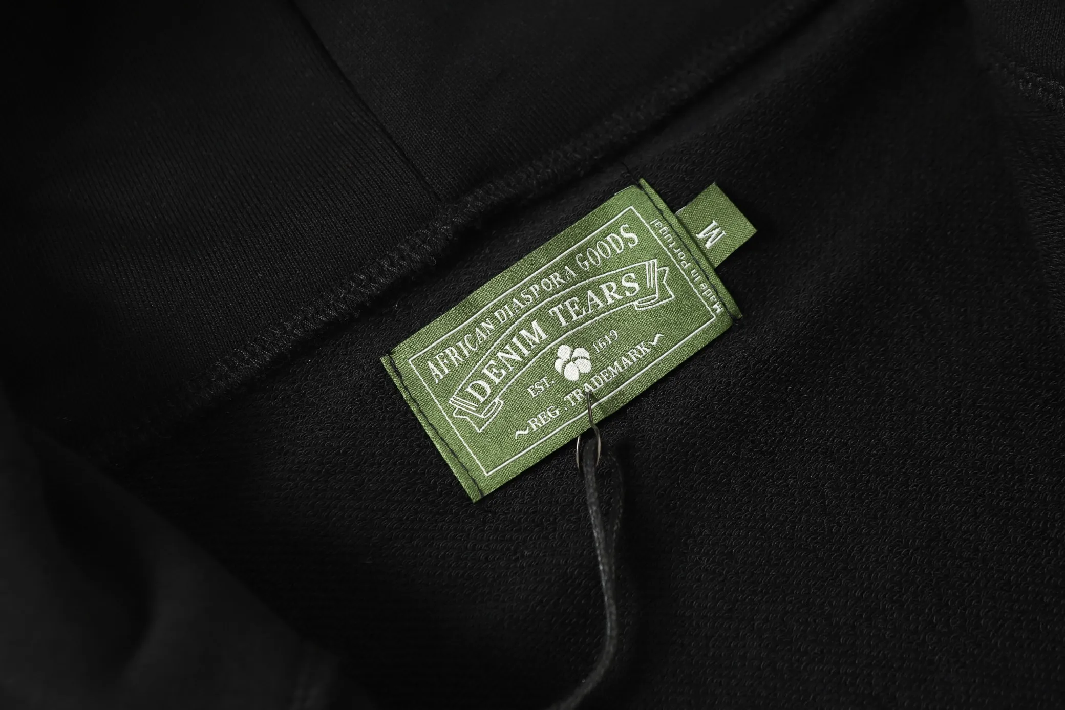 16 colors DENIM TEARS Kapok European and American trendy brand high-quality foam printed hooded sweatshirt jacket. Terry fabric weighs 380 grams. Threads are customized and dyed in the same color. Color Black Gray Blue Green Royal Blue Purple Red Orange Colorful Blue Pink White Sky Blue Brown Carbon Gray Black Gray White White Size S-XL